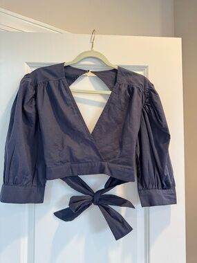 Deep V Navy Tie-Back Puff Sleeve Crop Top